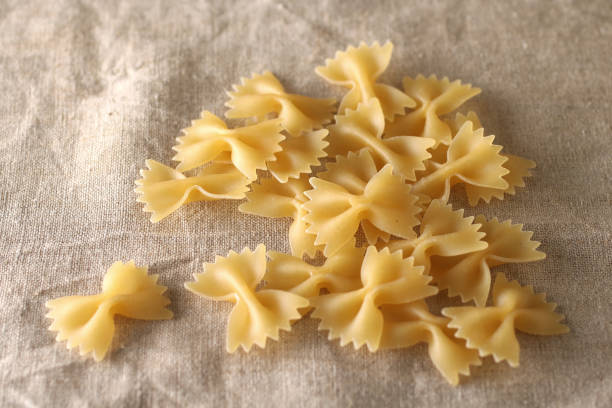 تهیه ماکارونی پروانه ای با شرایط باور نکردنی